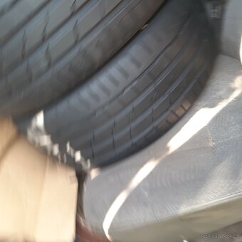 235/40/19 Hankook 2ks 7mm letni na Tesla ID - 2