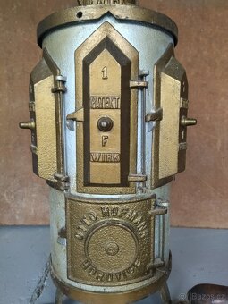 Staré krejčovské kamna na ohřev žehliček - 2