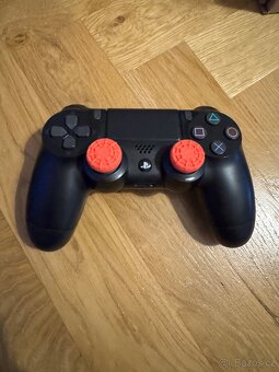 PS4 Slim 1 TB + 2 ovladače + 7 her - 2