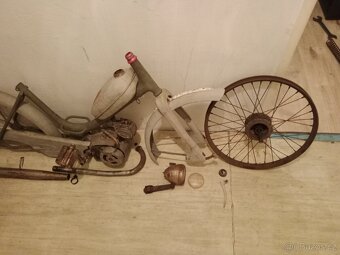 Stadion s11 ušák, policajt - 2