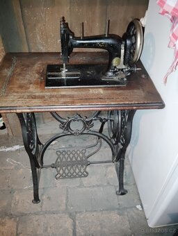 historický šicí stroj Singer po němcích - 2