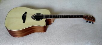 Predam akusticku gitaru LAG T70DC. - 2
