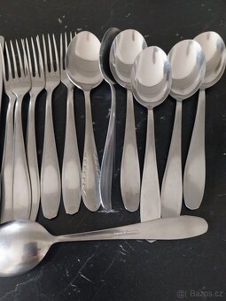 Staré příbory sandrik 17ks - 2
