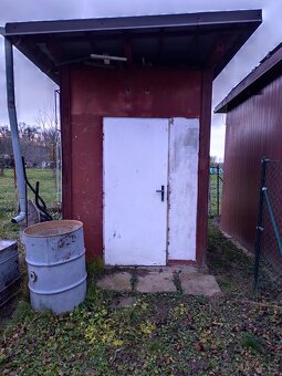 Daruji zahradní chatku - 2