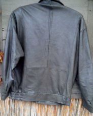 Kožená bunda. - 2