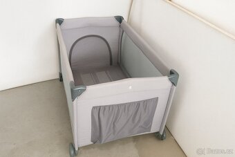 Skládací dětská postýlka - 2