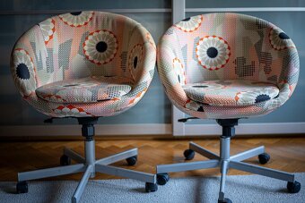 IKEA SKRUVSTA – otočná křesla na kolečkách (2 ks) - 2