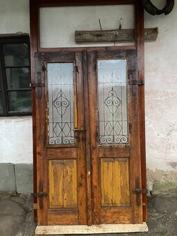 Staré vchodové dveře z roku 1890 - 2