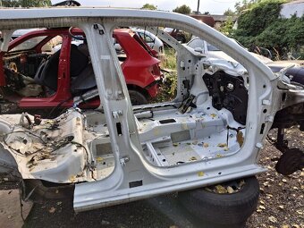 Škoda Fabia 3 části karoserie - 2