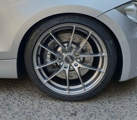 Adaptéry pro brzdiče E82 135i a BMW Performance - 2