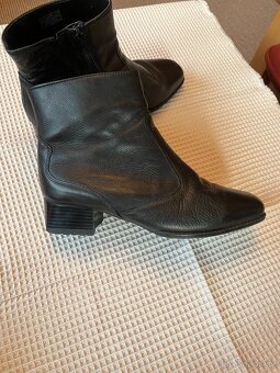 černé kožené kozačky zn.  Ara - 2