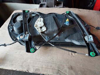 stahovačka pravých předních dveří Passat B6 - 2