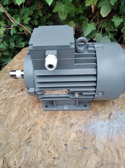 Prodám motor MEZ Mohelnice 3 kw 2800 ot. - 2