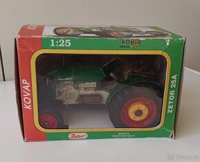 Traktor Zetor 25A Kovap, stará hračka - 2