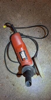 Úhlová bruska Black Decker - 2