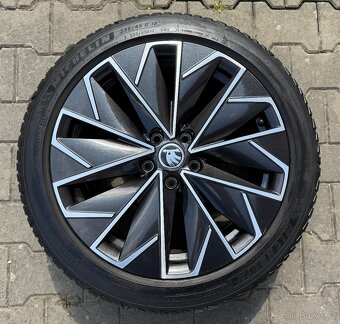 Alu kola Superb 3 - 8jx18 ET 44, celorocni pneu - 2