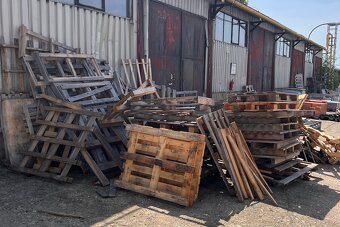 Palety a kusy dřeva zdarma za odvoz - přidáme 1,000 Kč - 2