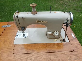 Šlapací šicí stroj Minerva ve skříni – retro komplet s přísl - 2