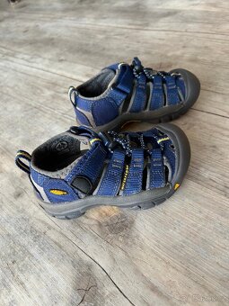 nové Keen, vel 24 - 2