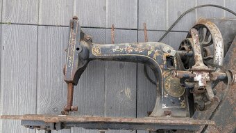 Prodám šicí stroje 2ks - 2