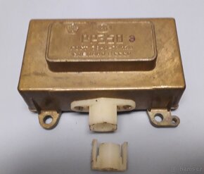 Volga (Gaz) 21,24, Regulátor napětí - "Voltage regulator" - 2