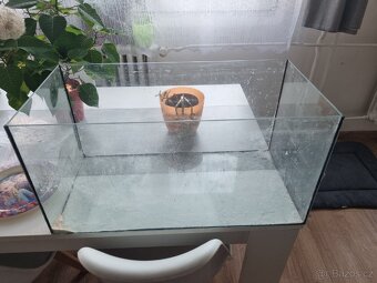 Opravene 60 L akvarko s krytem - 2