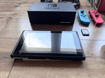 Nintendo Switch + příslušenství - 2