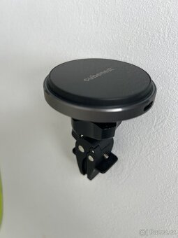 Magnetická bezdrátová nabíječka do auta S1C0 - 2