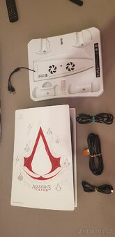PS5 s mechanikou, 5 her, chladící stojan nabíjecí, top stav - 2