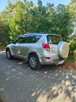 Toyota RAV4 2.2 D-CAT, 4x4, 3. Maj, 2x Pneu, Výhřev - 2