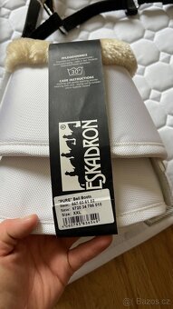 Úklid sedlovny - helma, podbřišník , bandáže, podsedlovka - 2