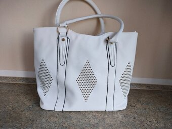 XXL kabelka přes rameno, 32x30x15 cm, bílá, - 2