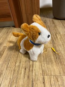 chodící štěkající pejsek pes - 2