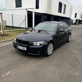 BMW E90 330D 170kw M-packet manuál - 2