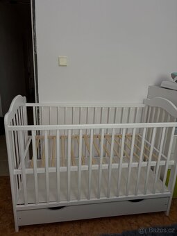 Dětská postýlka + přebalovací pult (komoda) – spěchá - 2