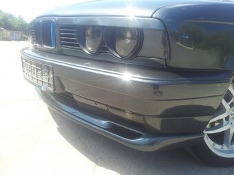 Řasy na světlometech BMW E34 - 2