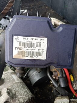 Řídící jednotka ABS vw passat b7 - 2