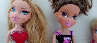 Sběratelské panenky zn. MGA BRATZ z roku 2001 z první série. - 2
