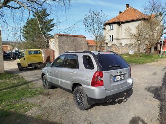 Kia SPORTAGE 4x42.0 benzín 104kw 2009 - náhradní díly z vozu - 2