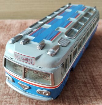 Plechový rumunský autobus - 2