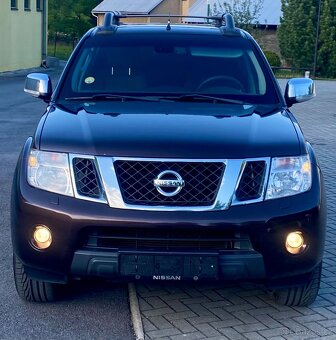 NISSAN NAVARA D40 2.5 dci 140KW UZÁVIERKA - 2
