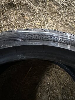 255/35r19 dot21 - 2