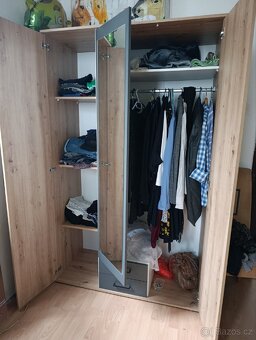 Šatní skříň - 2