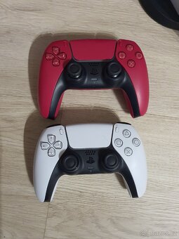 PS5 Digital Edition + 2 ovladače + černý kryt – skvělý stav - 2