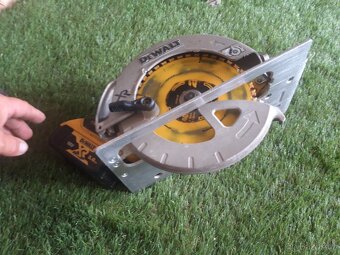 Prodám mafla akú DEWALT - 2