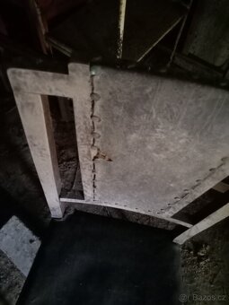 STAROŽITNÁ ŽIDLE S KOŽENÝM ČALOUNĚNÍM - 2