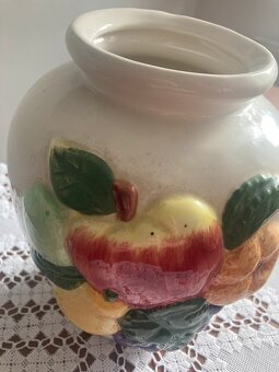 Retro bílá keramická váza s ovocem - 2