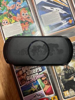 Prodam SONY PSP + HRY - 2
