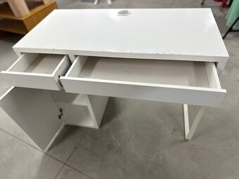 Bílý psací stůl – 350 Kč - 2