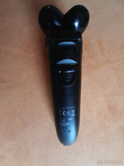 Holící strojek - 2